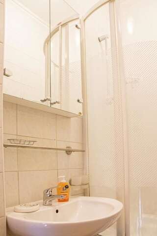 Апартаменты Kyiv apartment in the city center on Turgenevskaya street Киев Апартаменты с 1 спальней-3