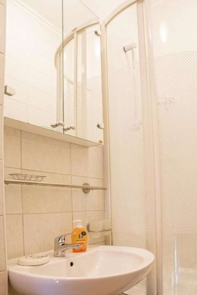Апартаменты Kyiv apartment in the city center on Turgenevskaya street Киев-15